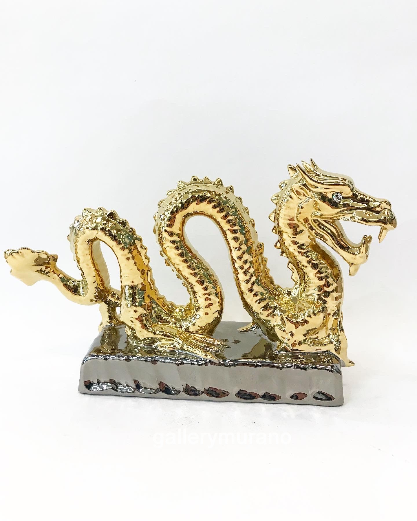 Скульптура "Дракон в золоте" 
