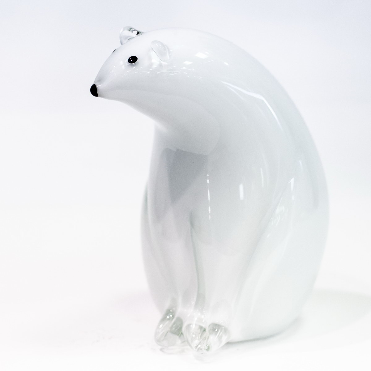 Скульптура медведь белый
